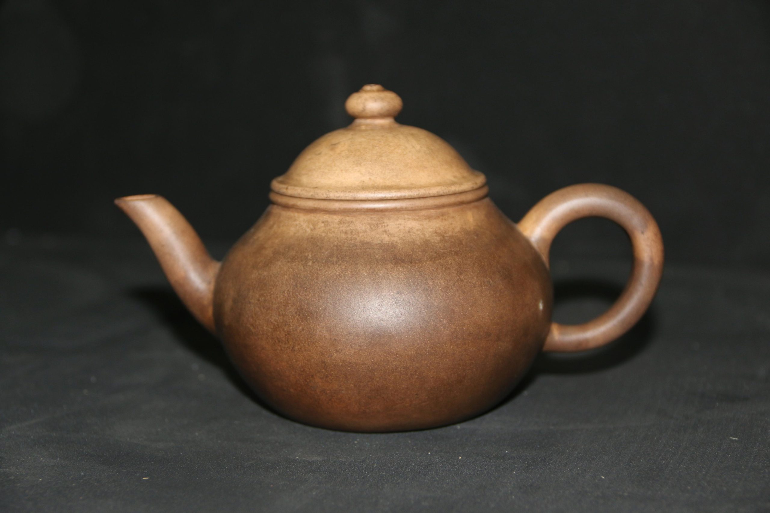 ★中国古玩 孟臣造 単孔 紫砂 朱泥 摘竹漢詩紋 小形 「急須」 在銘 　煎茶道具 鉄瓶 宜兴名家惠孟臣紫砂作品《朱泥小壶》-大师印章简介-淘壶人